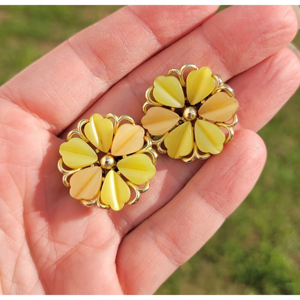 Vintage STAR Signed Light Green Orange Screw Back Flower Earrings E1